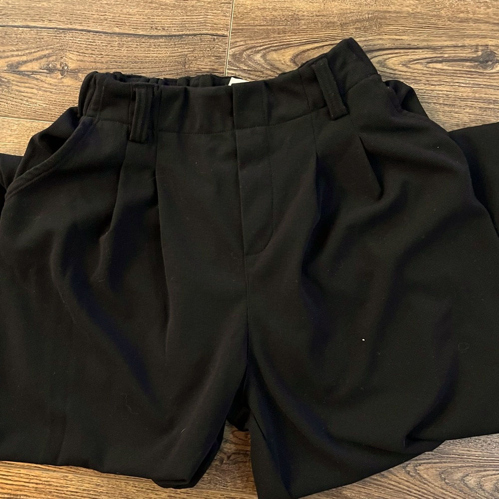 Halara Chic Black High-Waisted Trousers